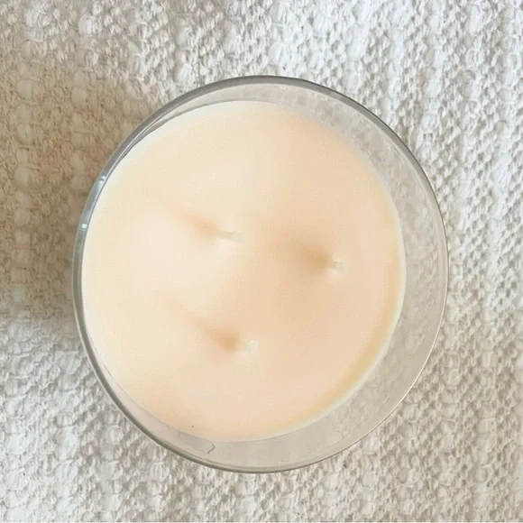 NEW BATH & BODY WORKS Rose 3 Wick Candle - Picture 3 of 3